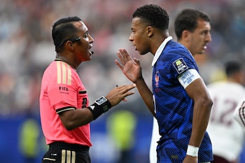Sin rodeos: Así fue el partido del árbitro salvadoreño Iván Bartón en la semifinal del mundial 2026