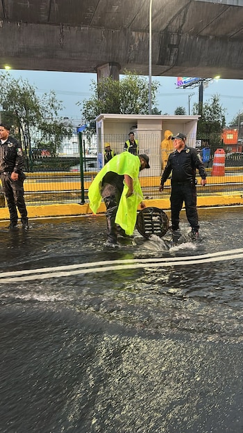 Lluvias recientes generan afectaciones en distintos puntos de la Ciudad de México. (X/@ClaraBrugadaM)