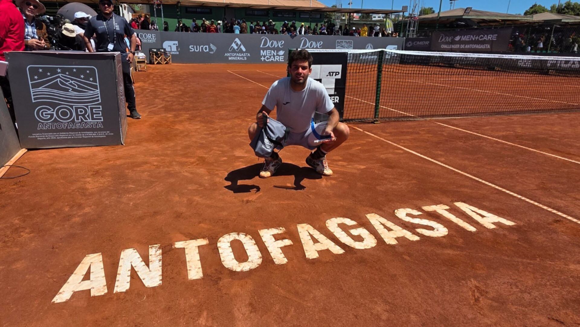 El argentino Facundo Díaz Acosta fue finalista del Challenger de Antofagasta donde perdió ante el local, Cristian Garín (Crédito: @legionsudam/@miguelzamorac)