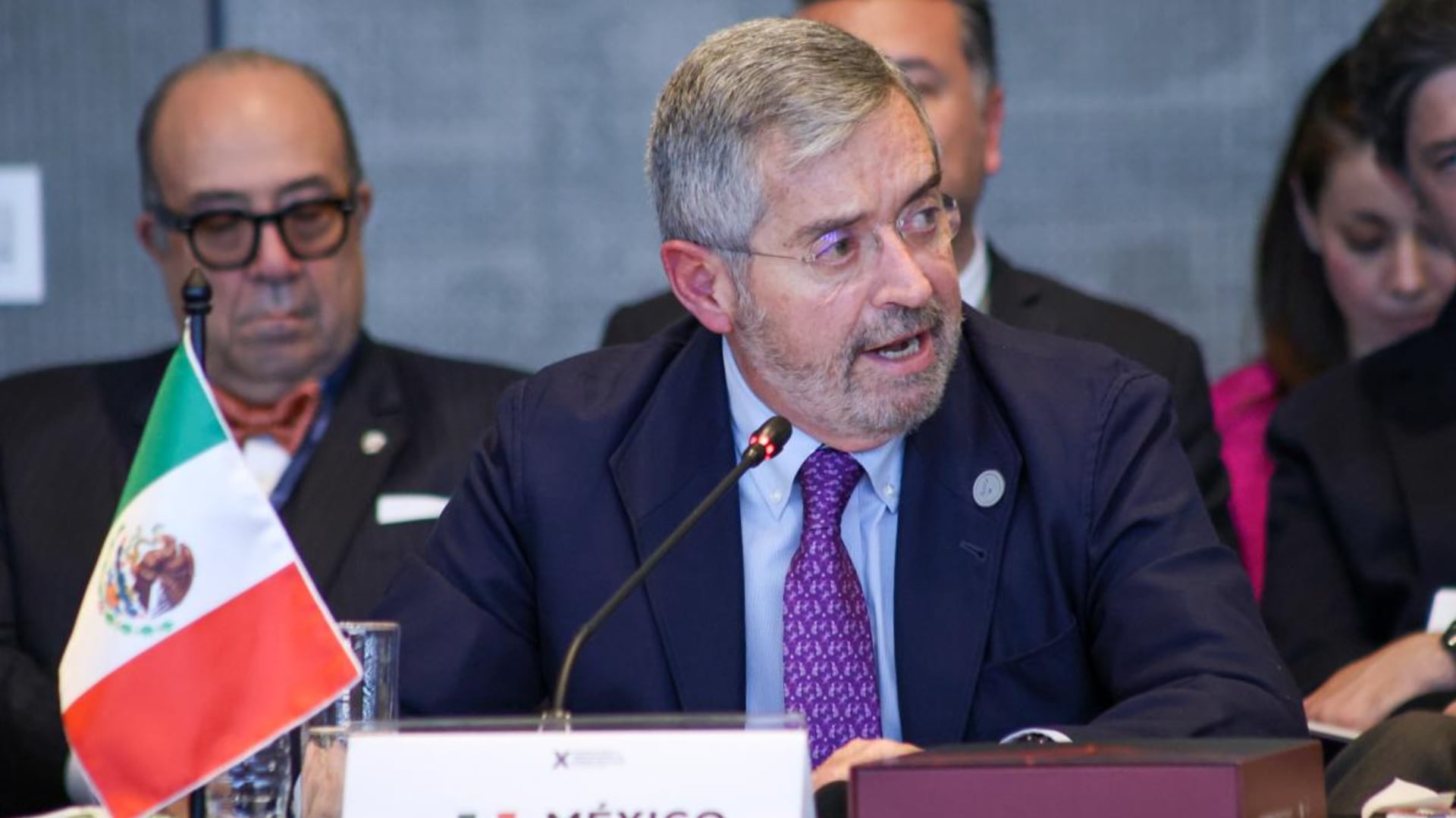 La salida de Juan Ramón de la Fuente responde a un delicado problema de espalda tras su licencia temporal en noviembre de 2025. (Foto: SRE)