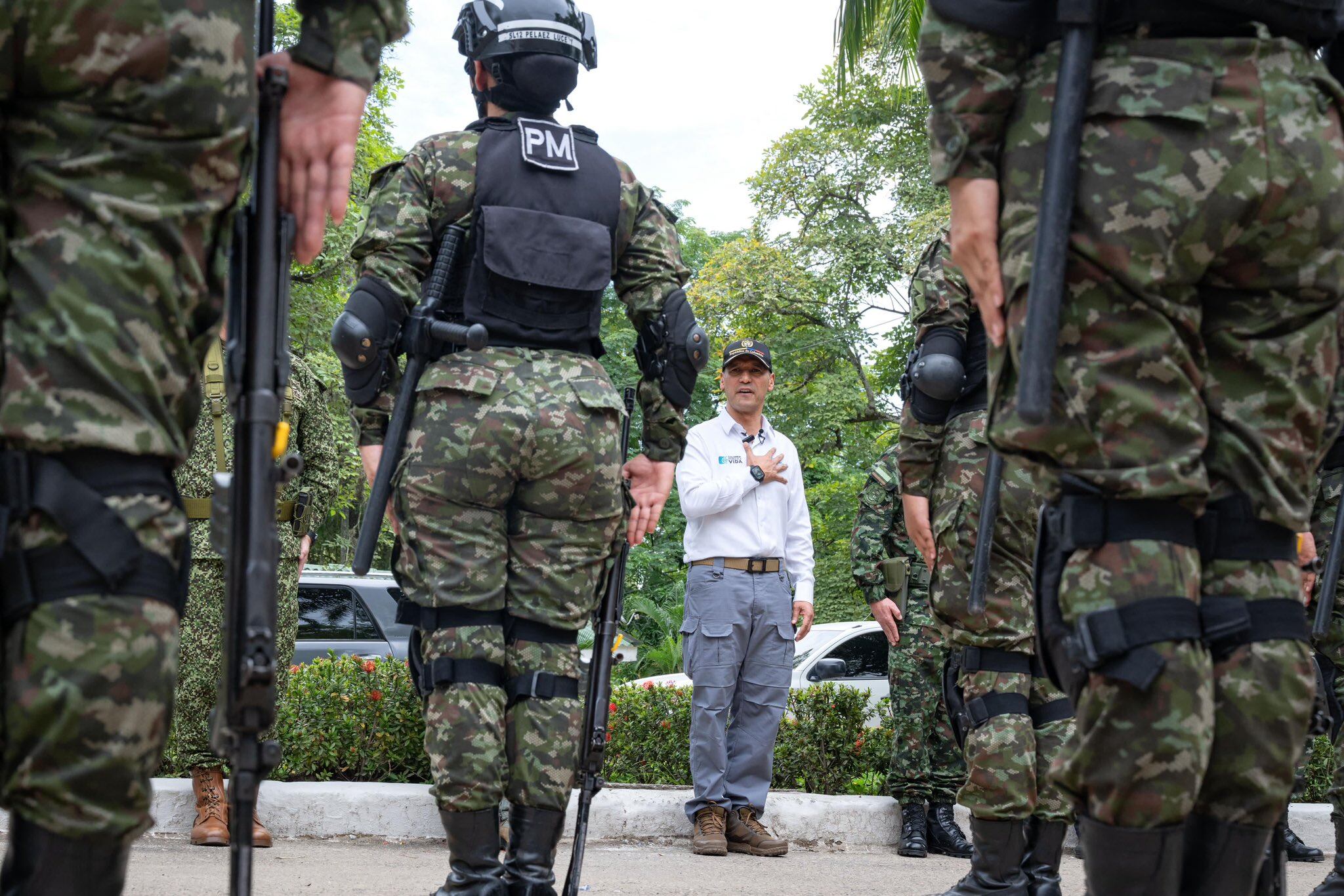 El ministro de Defensa ha recibido múltiples críticas por la situación de seguridad en el país - crédito @mindefensa/X