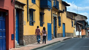 Imagen referencial. Una pareja caminando