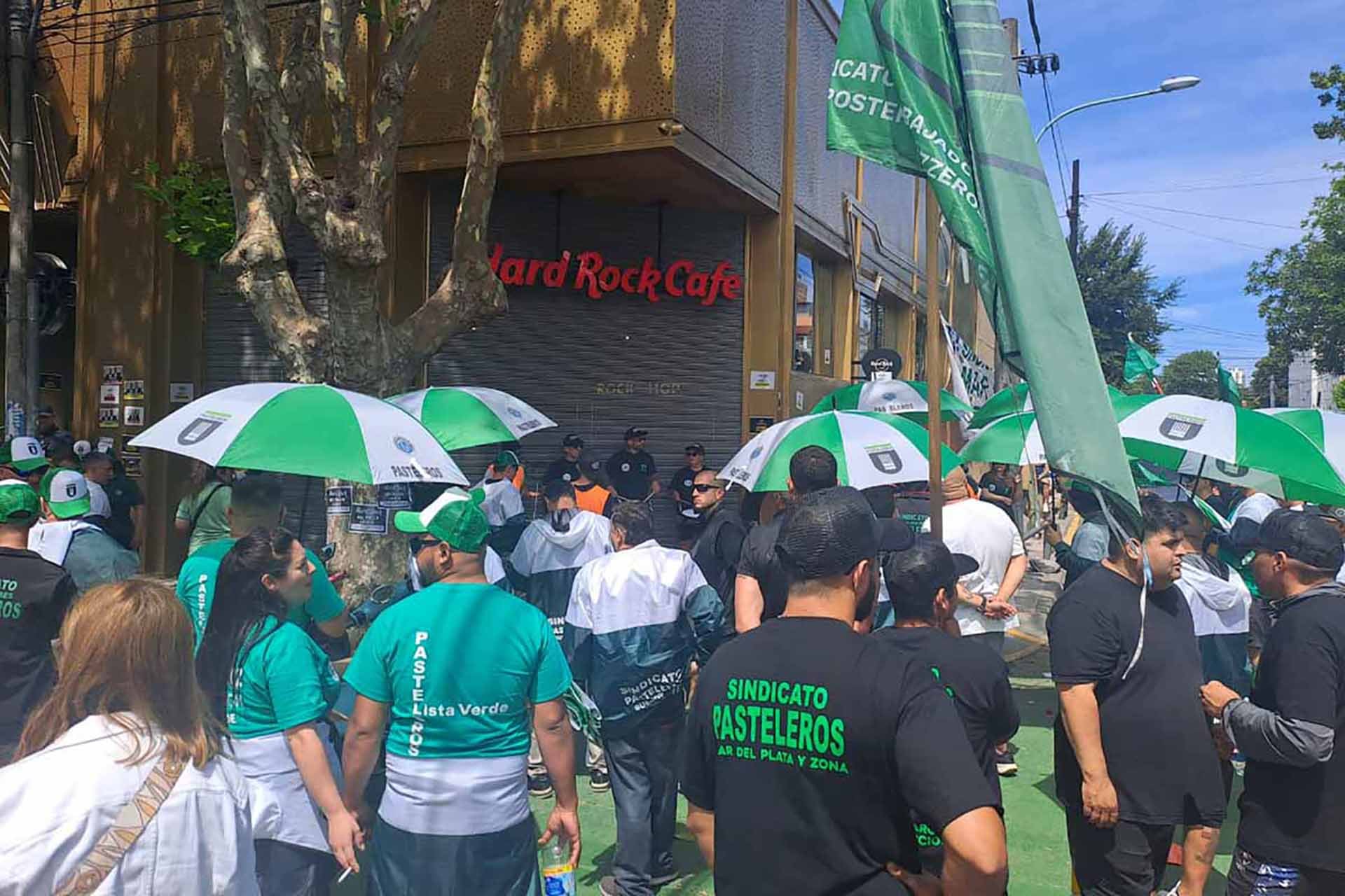 Protesta del Sindicato de Pasteleros en el Hard Rock Café de Mar del Plata (Foto: Sindicato de Pasteleros)