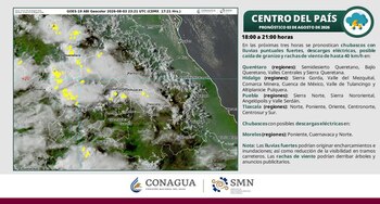 Mapa satelital de México central con nubes y puntos amarillos que indican actividad eléctrica. Un panel lateral detalla el pronóstico del tiempo y regiones afectadas. Logos de CONAGUA y SMN