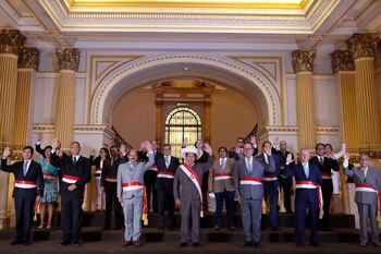 Héctor Valer inicia una nueva etapa en el gobierno de Pedro Castillo con un renovado gabinete. (Presidencia)