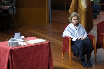 La reina Sofía, investida Doctora