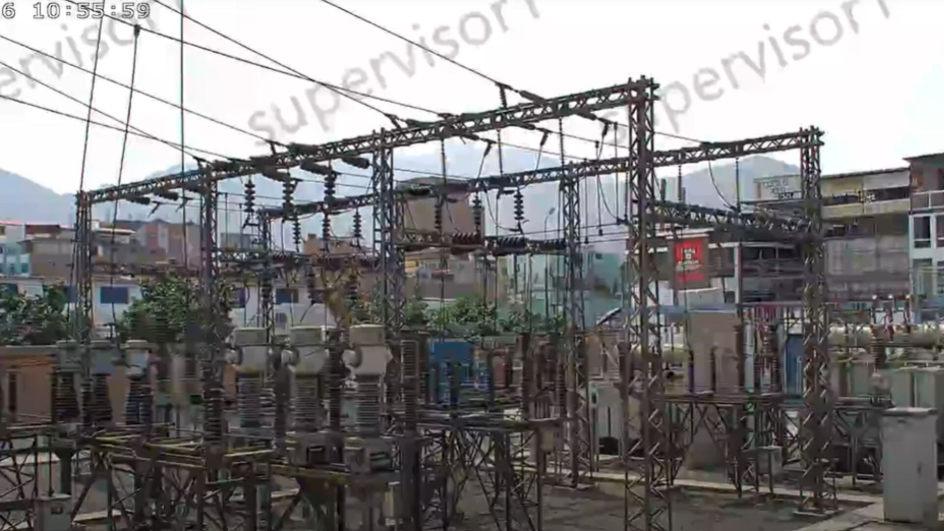 Explosión por globos metálicos deja sin luz a más de 47 mil familias en Lima Este.