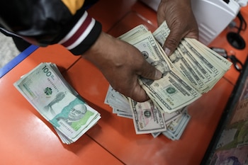 La tasa de cambio continúa