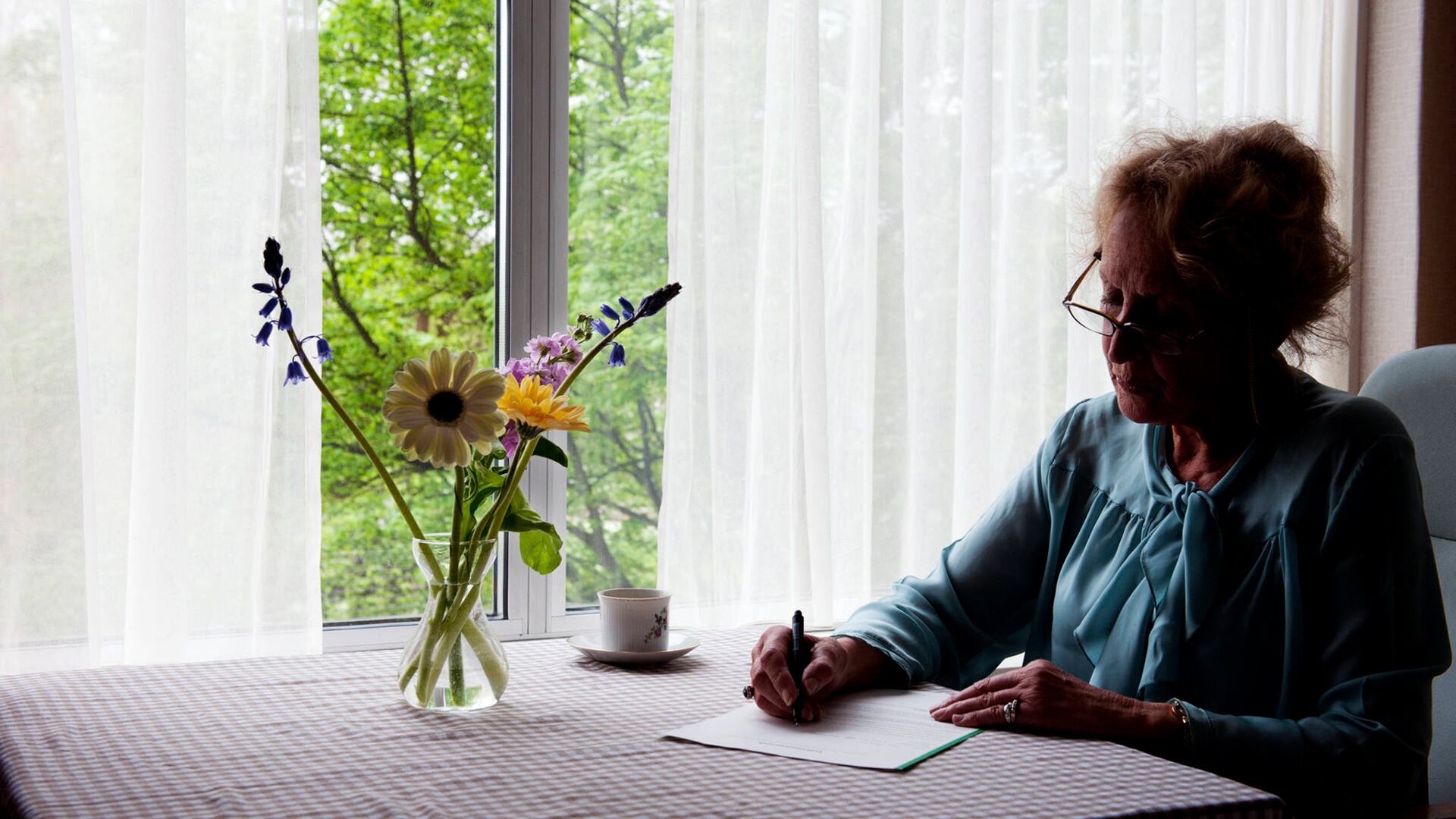 La Ley de Muerte Digna prevé que cada persona pueda dictar sus directivas anticipadas respecto de qué tratamientos, procedimientos y soportes rechazar si suponen el alargamiento artificial de sus vidas