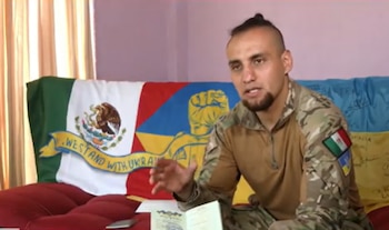 Salvador Brambila dijo en un reportaje de Nmás cómo fue si incursión a la guerra, cuánto le pagaban y cómo fue contratado, dudaba en regresar por su esposa e hijos