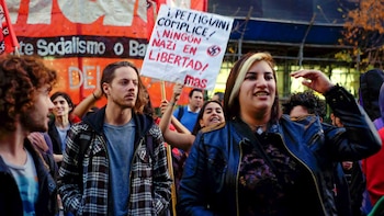 Militantes festejaron en la calle