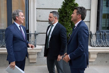 El presidente del PP, Alberto Núñez Feijóo, y el líder de Vox, Santiago Abascal, en una imagen de archivo. (Europa Press)