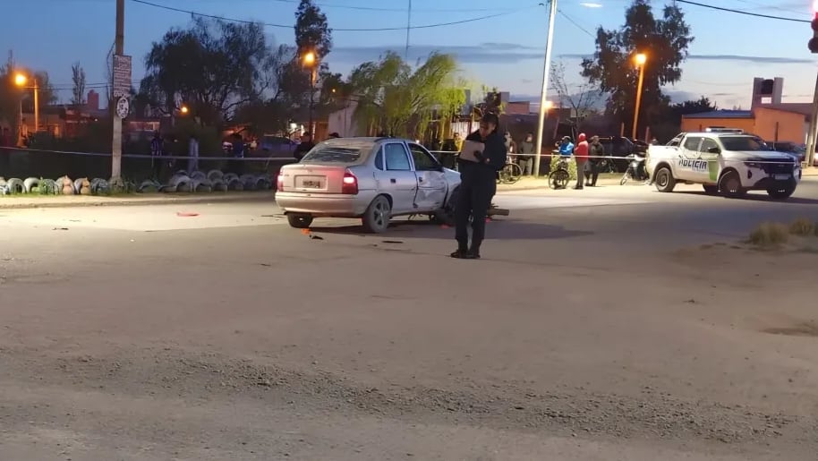 La colisión entre una motocicleta Honda y un Chevrolet Corsa es investigada por la Fiscalía (Gentileza)