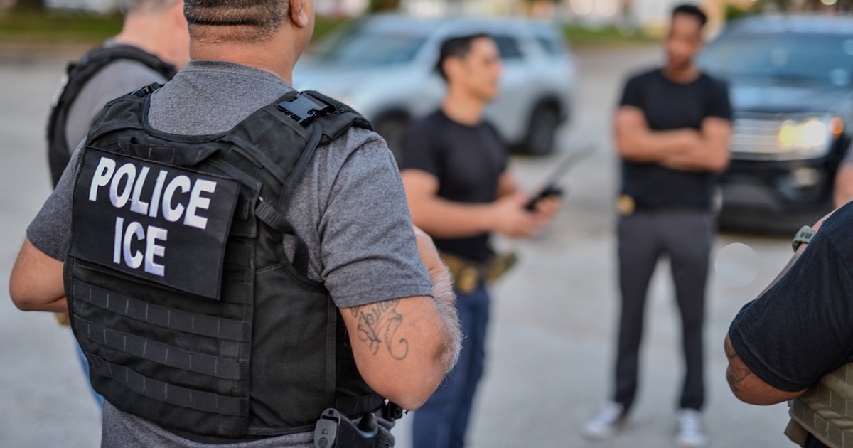 Joven lanza app para alertar sobre redadas del ICE en LA tras muertes de mexicanos