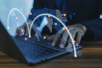 La competitividad ya no se define únicamente por producir o exportar más, sino también por la capacidad de garantizar continuidad operativa (Imagen: Shutterstock)