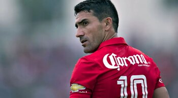 Antonio Naelson 'Sinha' argumenta en