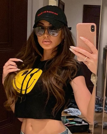 Holly Sonders tiene una relación