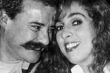 Mientras la conductora veía hacia