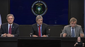 Caputo presentó el plan financiero hasta 2027: “Salir a los mercados es una opción, no un objetivo”