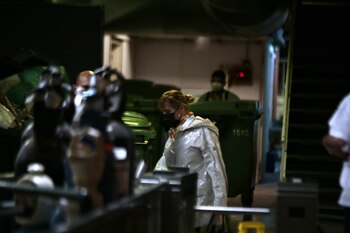 Marcela Tinayre abandonando el Sanatorio