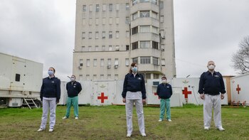 La doctora Ibarra junto a