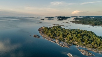 El gigante escandinavo que conecta dos mares y esconde un archipiélago de 22.000 islas
