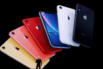 La decisión de excluir a los iPhone 11 y SE 2 marcaría uno de los recortes más amplios de Apple por el gran número de usuarios afectados. (REUTERS/Stephen Lam/File Photo)