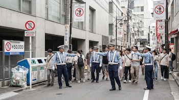 Tokio multa a quienes tiren basura en Shibuya, la nueva respuesta al auge turístico