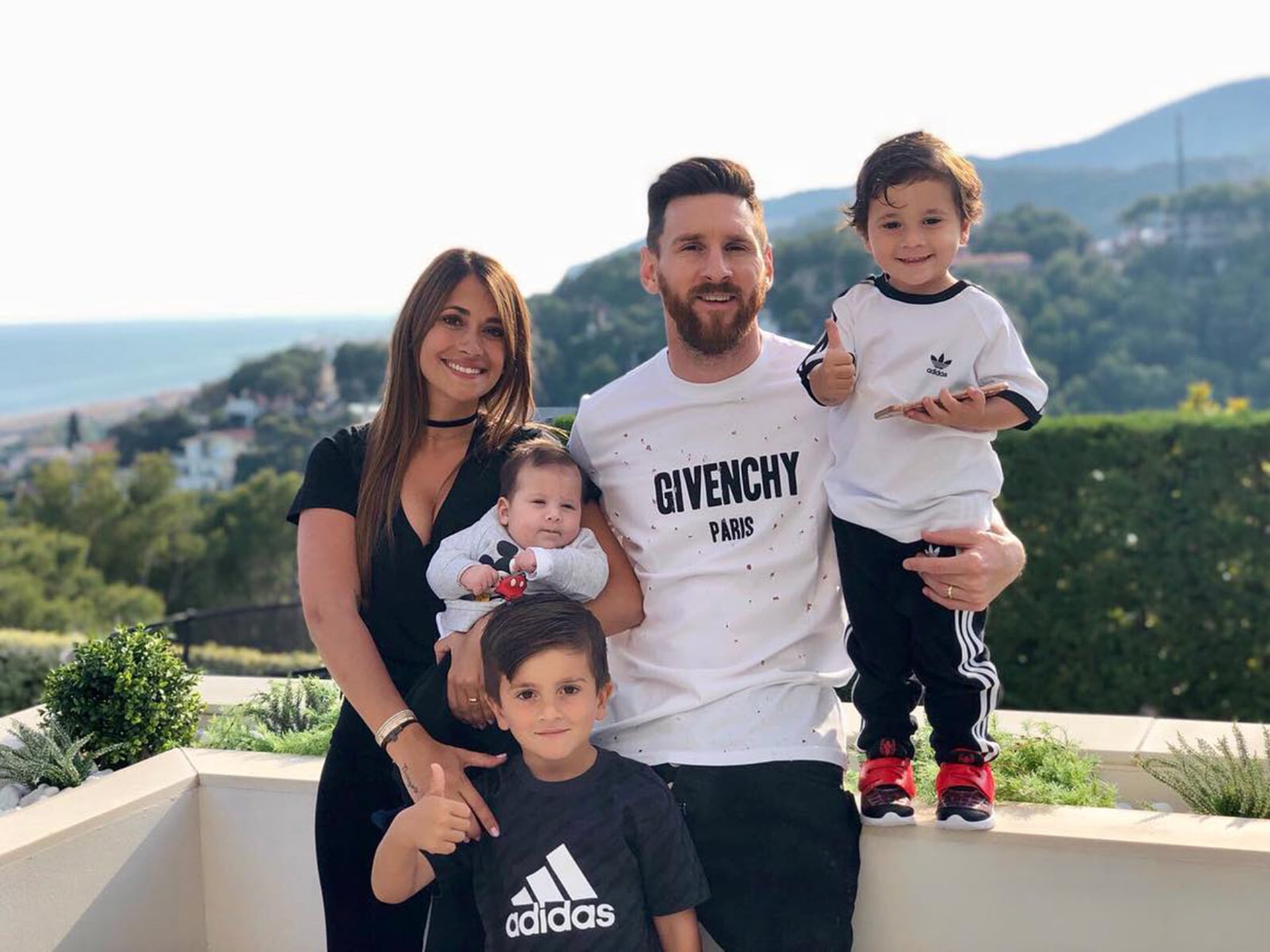 Lionel Messi junto a Antonella Roccuzzo e hijos .(Instagram: @antoroccuzzo88)