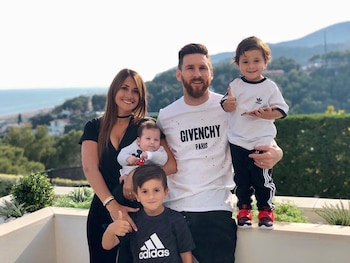 Lionel Messi junto a Antonella Roccuzzo e hijos .(Instagram: @antoroccuzzo88)