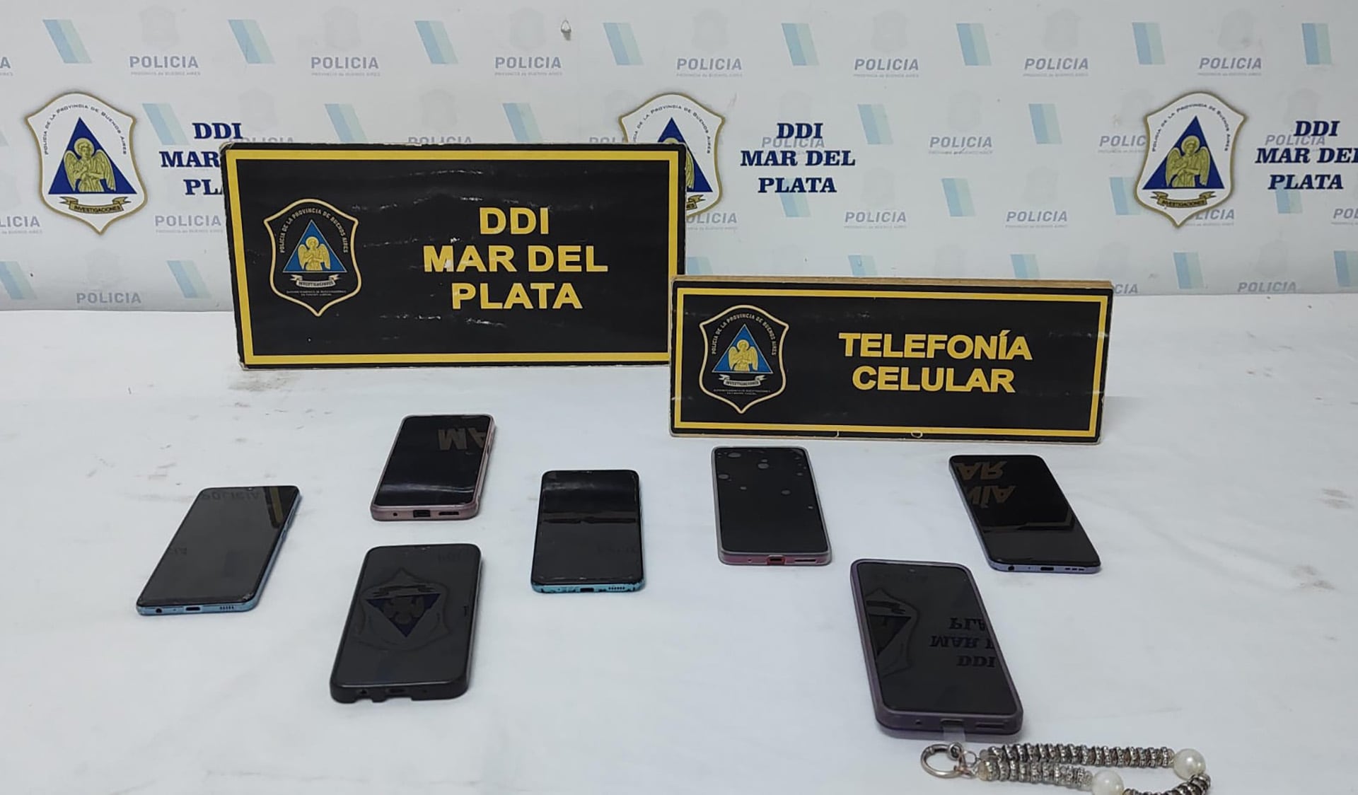 Los siete teléfonos secuestrados en el allanamiento