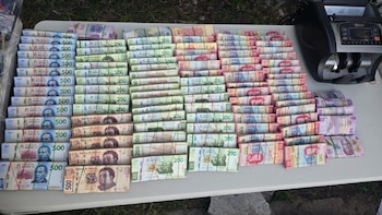 Decomisan más de 2 millones de pesos en efectivo, armas y miles de dosis de droga en Durango