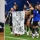 El testimonio del autor de la bandera de Malvinas y la historia de cómo la ingresó a la cancha
