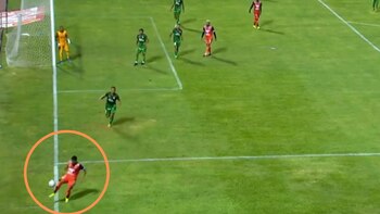 Jugada polémica en la que