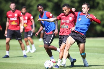 Yoshimar Yotún y Marcos López