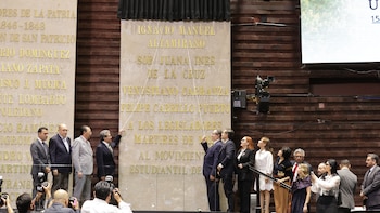 Diputados develan letras de oro a la UNAM y exigen presupuesto suficiente. (Foto: Diputados)