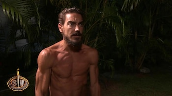 Damián se enfrenta al espejo