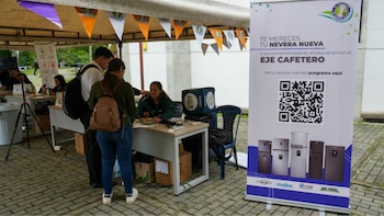 Si tiene un aire acondicionado