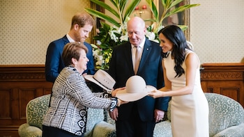 Una invitada revela el estricto protocolo para visitar a la familia real británica: desde cuatro cambios de ropa al día hasta un vestuario de caza