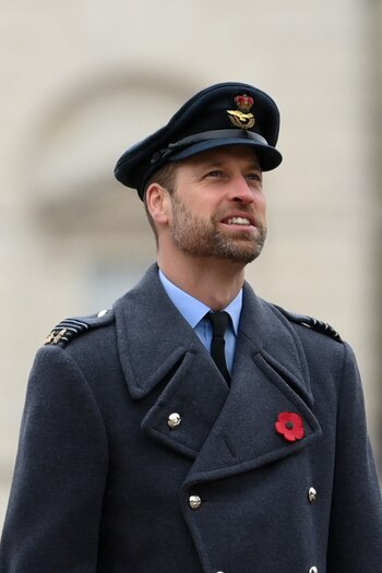 El príncipe William de Gran Bretaña, príncipe de Gales, asiste a la ceremonia anual del Domingo del Recuerdo (REUTERS/Jaimi Joy)