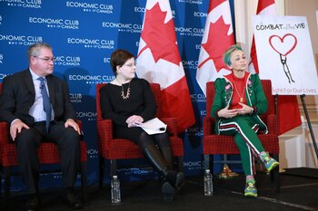 Durhane Wong-Rieger usa los colores