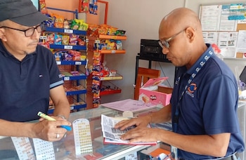 Verificadores de la institución visitan los locales comerciales, a manera de orientación. (Acodeco)