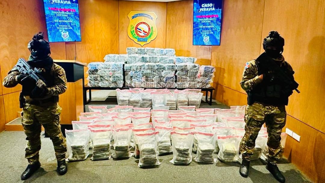 Interceptaron 749 paquetes de cocaína en dos embarcaciones frente a las costas de Baní (Foto cortesía Embajada de Estados Unidos)
