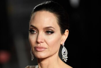 La actriz Angelina Jolie arrives en una fotografía de archivo. EFE/Neil Hall