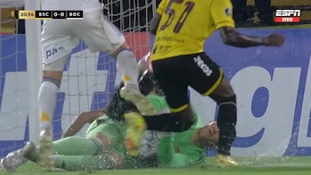 El momento de la lesión que sacó a Leandro Brey del partido de Boca ante Barcelona de Ecuador por la Libertadores