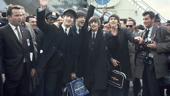Los Beatles saludan a la