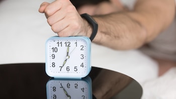 Los riesgos para la salud de levantarse a las cinco de la mañana todos los días