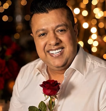 Rafael Santos Díaz le dedicó 'Tú eres la reina' a una mujer entre lágrimas y dejó una escena muy emotiva - crédito @rafaelsantosdiazoficial/tiktok