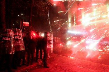 Agentes de la ley sostienen