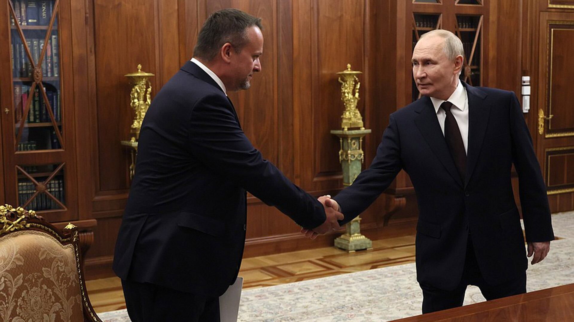 Vladimir Putin mantuvo una reunión en el Kremlin con Andrei Nikitin para ofrecerle el cargo de ministro interino de Transporte.